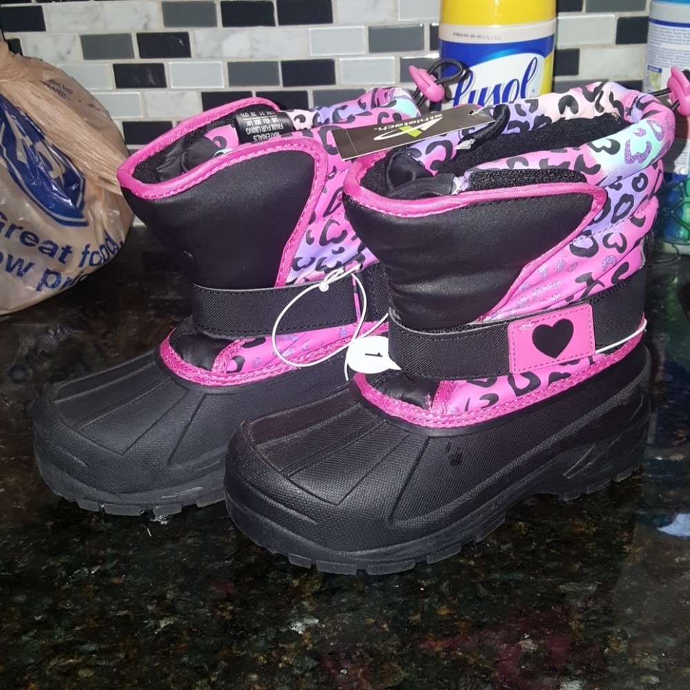 BNWT Girls Size 1 Snow Boots